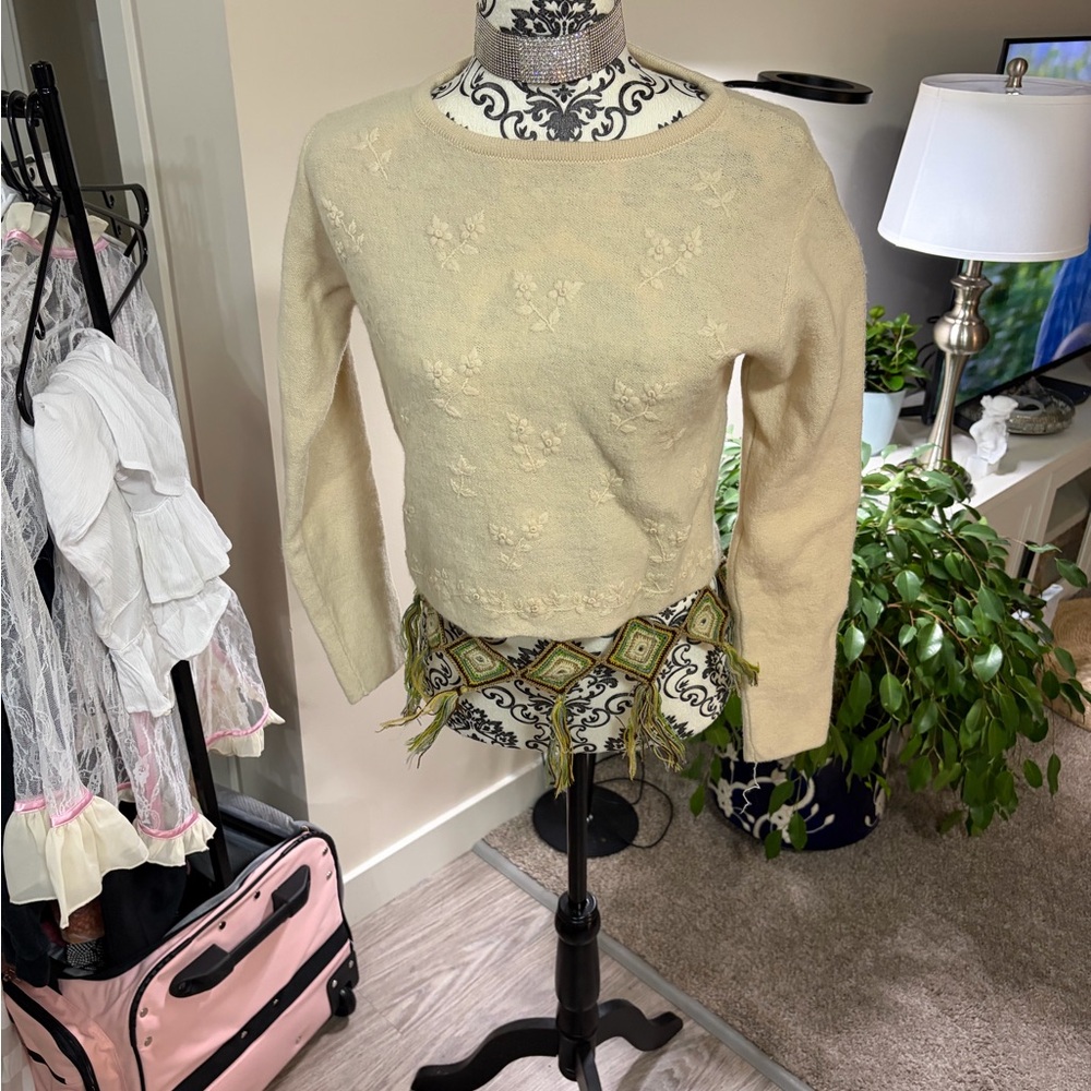 SOFT TOUCH - Tassle Cream Sweater